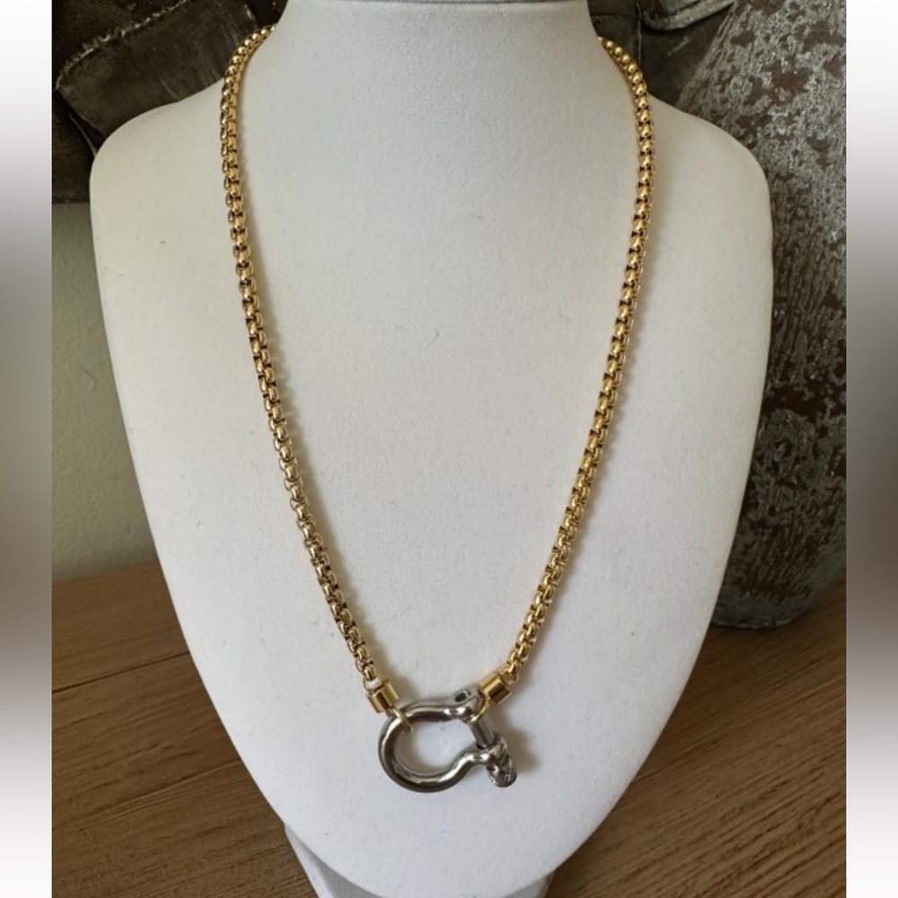 A172. Stainless Steel Carabiner Necklace 18k Gold Plated Box Chain - Picture 2 of 2